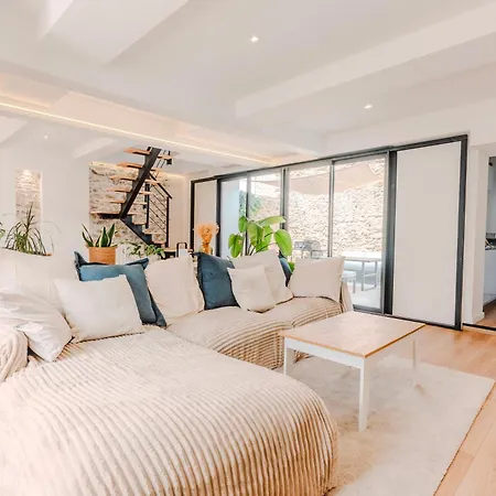 Peaceful Air-conditioned Haven With An Inner Courtyard Apartamento