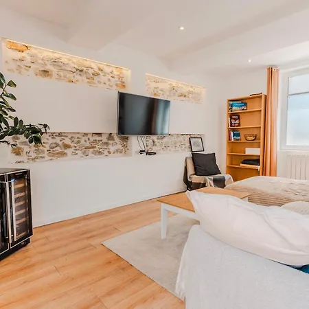 Apartment Peaceful Air-conditioned Haven With An Inner Courtyard