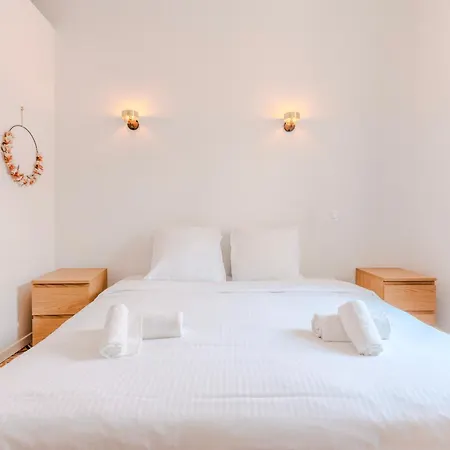 Peaceful Air-conditioned Haven With An Inner Courtyard Apartamento