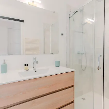 Peaceful Air-conditioned Haven With An Inner Courtyard Apartamento